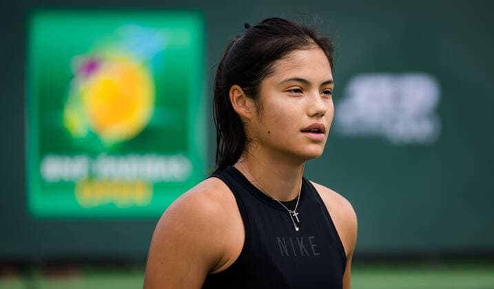 Mandatory Credit: Photo by Rob Prange Shutterstock (12524628ce) Emma Raducanu of Great Britain during practice ahead of the 2021 BNP Paribas Open WTA, Tennis Damen 1000 tennis tournament BNP Paribas Open, Tennis, Day 2, Indian Wells Tennis Garden, California, USA - 07 Oct 2021 BNP Paribas Open, Tennis, Day 2, Indian Wells Tennis Garden, California, USA - 07 Oct 2021 Copyright: xRobxPrange Shutterstockx 12524628ce