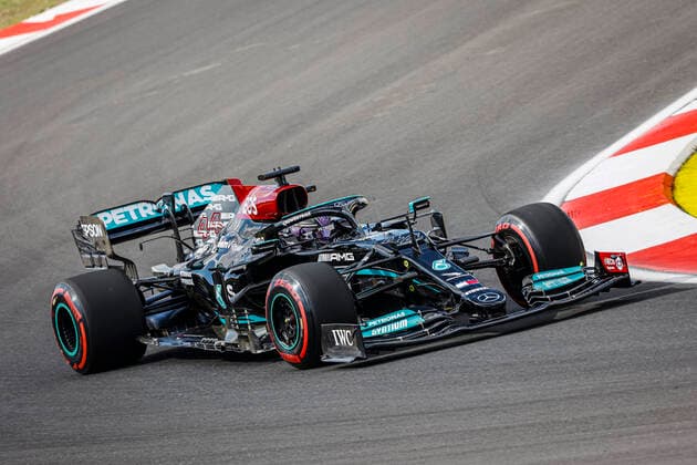44 HAMILTON Lewis (gbr), Mercedes AMG F1 GP W12 E Performance, action during the Formula 1 Rolex Turkish Grand Prix 2021, 16th round of the 2021 FIA Formula One World Championship, WM, Weltmeisterschaft from October 8 to 10, 2021 on the Istanbul Park, in Tuzla, Turkey - F1 - TURKISH GRAND PRIX 2021 DPPI Panoramic  00121033__F2_9584