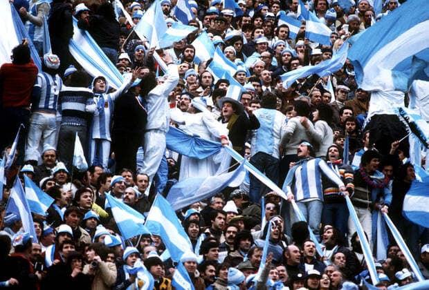 Argentina fans gear up for the 1978 FIFA World Cup, WM, Weltmeisterschaft, Fussball final. , Argentina fans Estadio Monumental, Buenos Aires , Argentina, Ref:VM FWC78 002 Argentina fans.jpg, Fans, supporters, joy, ticker tape, scarves, celebrations, happy, Argentina, football, soccer, Estadio Monumental, Buenos Aires, 1978 Copyright: xVarleyxMediaxx