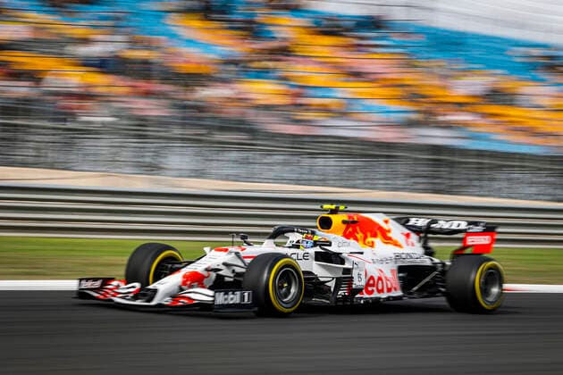 PEREZ Sergio (mex), Red Bull Racing Honda RB16B, action during the Formula 1 Rolex Turkish Grand Prix 2021, 16th round of the 2021 FIA Formula One World Championship, WM, Weltmeisterschaft from October 8 to 10, 2021 on the Istanbul Park, in Tuzla, Turkey - F1 - TURKISH GRAND PRIX 2021 DPPI Panoramic  00121033__F2_0013