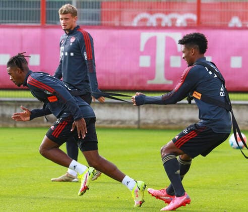 f l 3 Omar Richards, 17 Michael Cuisance, 11 Kingsley Coman, strength training football 1 Bundesliga FC Bayern Munich training at Saebenerstrasse on 06 10 2021 PHOTO Mladen Lackovic LakoPress