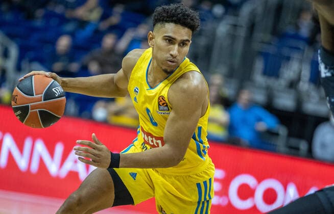 Basketball EuroLeague, ALBA Berlin ASVEL Lyon Villeurbanne, 2 Matchday, Mercedes Benz Arena ALBAs Maodo Lo plays the ball ALBA Berlin ASVEL Villeurbanne