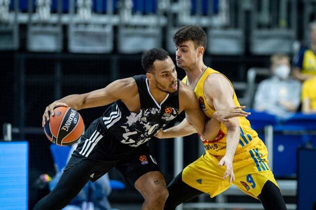 Basketball Berlin 08 10 2021 Season 2021 2022 EuroLeague Regular Season Alba Berlin LDLC ASVEL Villeurbanne Elie Okobo Villeurbanne, No 00 Jonas Mattisseck Alba Berlin, No 09