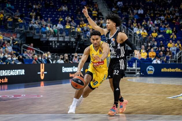 Basketball Berlin 08 10 2021 Season 2021 2022 EuroLeague Regular Season Alba Berlin LDLC ASVEL Villeurbanne Maodo Lo Alba Berlin, No 00 Matthew Strazel Villeurbanne, No 32