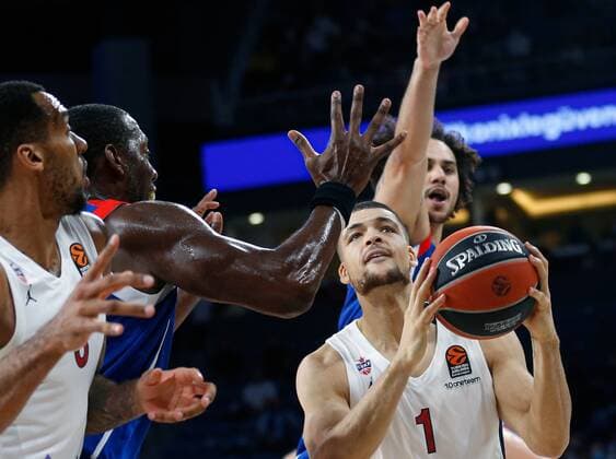 6668557 08.10.2021 CSKA?s Gabriel Lundberg controls the ball during the Euroleague Basketball regular championship match between Anadolu Efes Istanbul and CSKA Moscow, in Kazan, Russia s Republic of Tatarstan. Mikhail Serbin Sputnik Russia Basketball Euroleague Anadolu Efes - CSKA  4835417d5174ba60