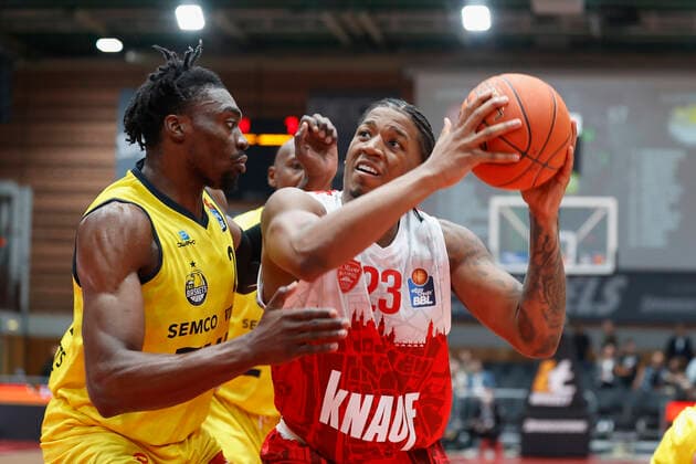 08 10 2021, Basketball, BBL Hauptrunde 2021 2022, 3 Spieltag, s Oliver Wuerzburg EWE Baskets Oldenburg, GER, Wuerzburg, s Oliver Arena Picture from left Tai Odiase EWE Baskets Oldenburg and Desi Rodriguez s Oliver Wuerzburg. Copyright: HMBxMedia xHeikoxBecker