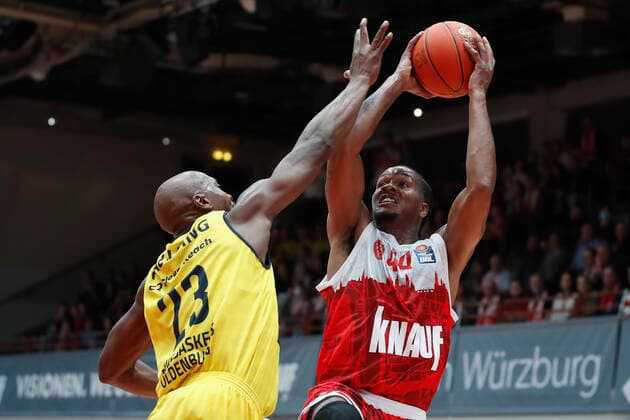08 10 2021, Basketball, BBL Hauptrunde 2021 2022, 3 Spieltag, s Oliver Wuerzburg EWE Baskets Oldenburg, GER, Wuerzburg, s Oliver Arena Bild v li Rickey Paulding EWE Baskets Oldenburg, 15 and William Buford s Oliver Wuerzburg. Copyright: HMBxMedia xHeikoxBecker