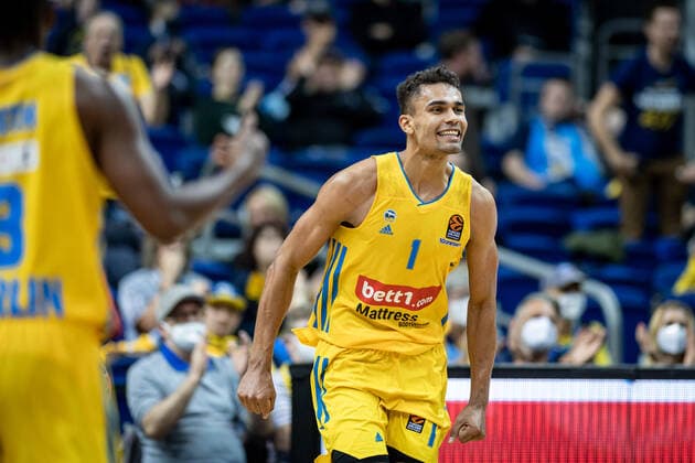 Basketball Berlin 08 10 2021 Season 2021 2022 EuroLeague Regular Season Alba Berlin LDLC ASVEL Villeurbanne Oscar Da Silva Alba Berlin, No 01 cheer
