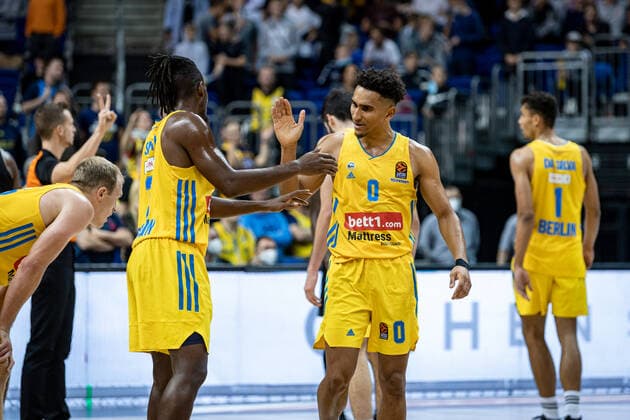 Basketball Berlin 08 10 2021 Season 2021 2022 EuroLeague Regular Season Alba Berlin LDLC ASVEL Villeurbanne Maodo Lo Alba Berlin, No 00 Jaleen Smith Alba Berlin, No 03