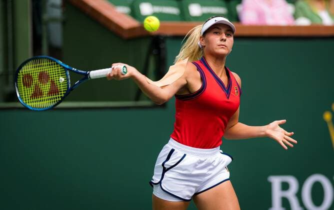 Mandatory Credit: Photo by Rob Prange Shutterstock (12524630aa) Marta Kostyuk of Ukraine in action during the second round of the 2021 BNP Paribas Open WTA, Tennis Damen 1000 tennis tournament BNP Paribas Open, Tennis, Day 3, Indian Wells Tennis Garden, California, USA - 08 Oct 2021 BNP Paribas Open, Tennis, Day 3, Indian Wells Tennis Garden, California, USA - 08 Oct 2021 Copyright: xRobxPrange Shutterstockx 12524630aa