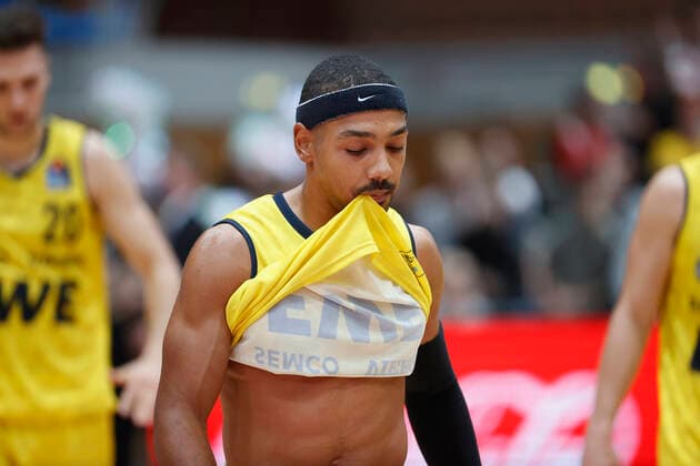08 10 2021, Basketball, BBL Hauptrunde 2021 2022, 3 Spieltag, s Oliver Wuerzburg EWE Baskets Oldenburg, GER, Wuerzburg, s Oliver Arena Bild v li Disappointment at Phil Pressey EWE Baskets Oldenburg. Copyright: HMBxMedia xHeikoxBecker