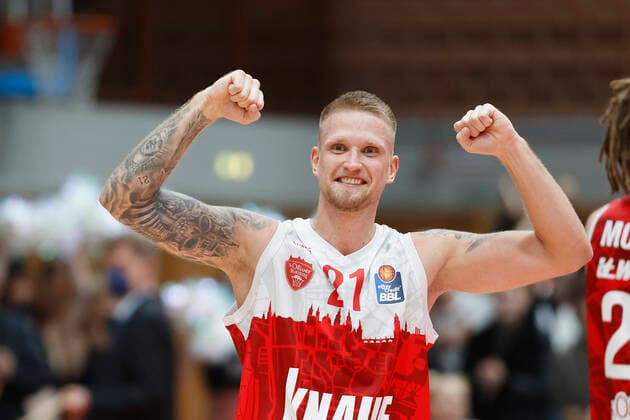 08 10 2021, Basketball, BBL Hauptrunde 2021 2022, 3 Spieltag, s Oliver Wuerzburg EWE Baskets Oldenburg, GER, Wuerzburg, s Oliver Arena Bild v li Aigars Skele s Oliver Wuerzburg. Copyright: HMBxMedia xHeikoxBecker