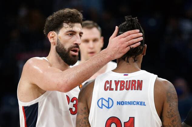6668642 08.10.2021 CSKA?s Tornike Shengelia and Will Clyburn are pictured during the Euroleague Basketball regular championship match between Anadolu Efes Istanbul and CSKA Moscow, in Kazan, Russia s Republic of Tatarstan. Mikhail Serbin Sputnik Russia Basketball Euroleague Anadolu Efes - CSKA  bf9cb2d64305c07a