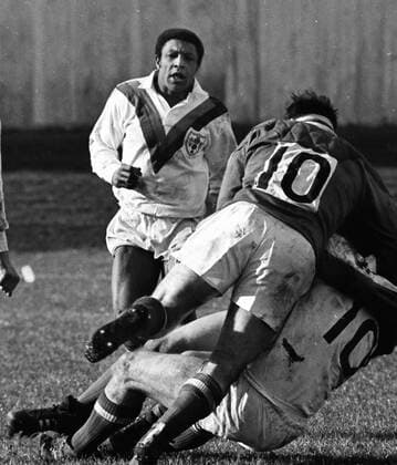 Großbritannien, Black History Month im Oktober - Sport Clive Sullivan - GB He was the first Black captain in GB Clive scored 250 tries for Hull in 352 games, easily a club record. Transferred across the city in 1974 to Hull Kingston Rovers he scored a further 118 tries in 213 games. He won the first of 17 caps for Great Britain in 1967, playing three World Cup matches in 1968 with a hat trick in the game against New Zealand. He toured Australia a year later, but injury restricted him to just one Test. Returning to Great Britain in 1971 he appeared in all three Tests against New Zealand and in 1972 was awarded the captaincy for the two Tests with France. 