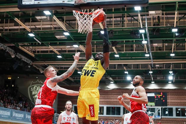 08 10 2021, Basketball, BBL Hauptrunde 2021 2022, 3 Spieltag, s Oliver Wuerzburg EWE Baskets Oldenburg, GER, Wuerzburg, s Oliver Arena Bild v li. Copyright: HMBxMedia xHeikoxBecker