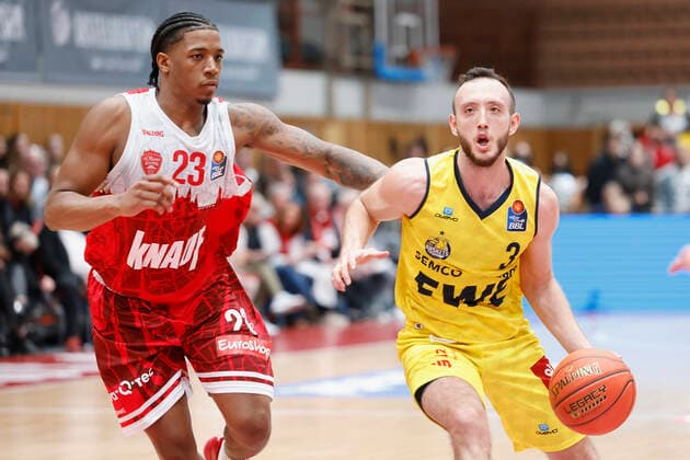 08 10 2021, Basketball, BBL Hauptrunde 2021 2022, 3 Spieltag, s Oliver Wuerzburg EWE Baskets Oldenburg, GER, Wuerzburg, s Oliver Arena Bild v li Desi Rodriguez s Oliver Wuerzburg vs Max Heidegger EWE Baskets Oldenburg. Copyright: HMBxMedia xHeikoxBecker