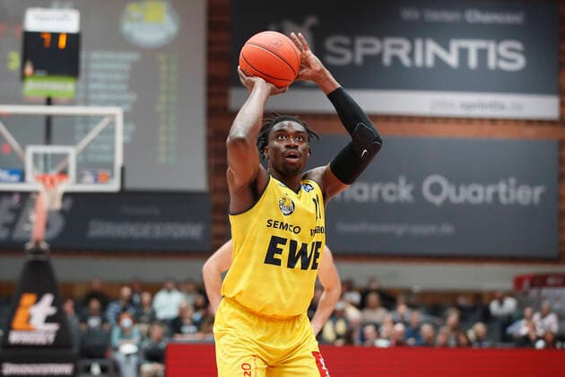 08 10 2021, Basketball, BBL Hauptrunde 2021 2022, 3 Spieltag, s Oliver Wuerzburg EWE Baskets Oldenburg, GER, Wuerzburg, s Oliver Arena Bild Tai Odiase EWE Baskets Oldenburg. Copyright: HMBxMedia xHeikoxBecker