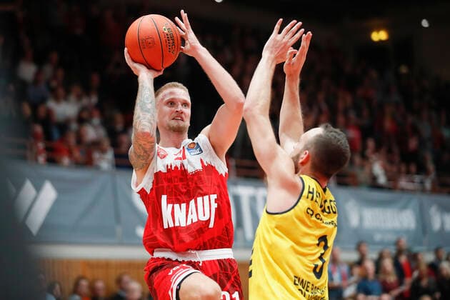 08 10 2021, Basketball, BBL Hauptrunde 2021 2022, 3 Spieltag, s Oliver Wuerzburg EWE Baskets Oldenburg, GER, Wuerzburg, s Oliver Arena Bild v li. Copyright: HMBxMedia xHeikoxBecker