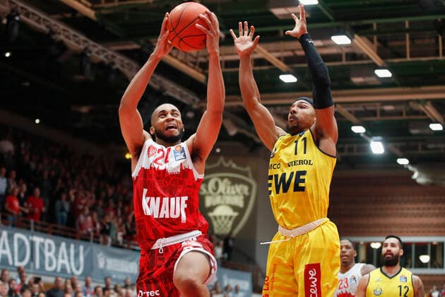 08 10 2021, Basketball, BBL Hauptrunde 2021 2022, 3 Spieltag, s Oliver Wuerzburg EWE Baskets Oldenburg, GER, Wuerzburg, s Oliver Arena Bild v li. Copyright: HMBxMedia xHeikoxBecker