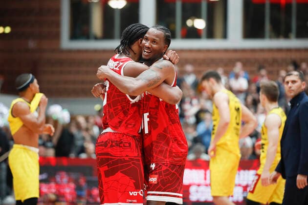 08 10 2021, Basketball, BBL Hauptrunde 2021 2022, 3 Spieltag, s Oliver Wuerzburg EWE Baskets Oldenburg, GER, Wuerzburg, s Oliver Arena Bild v li. Copyright: HMBxMedia xHeikoxBecker