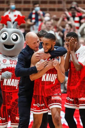 08 10 2021, Basketball, BBL Hauptrunde 2021 2022, 3 Spieltag, s Oliver Wuerzburg EWE Baskets Oldenburg, GER, Wuerzburg, s Oliver Arena Bild v li. Copyright: HMBxMedia xHeikoxBecker