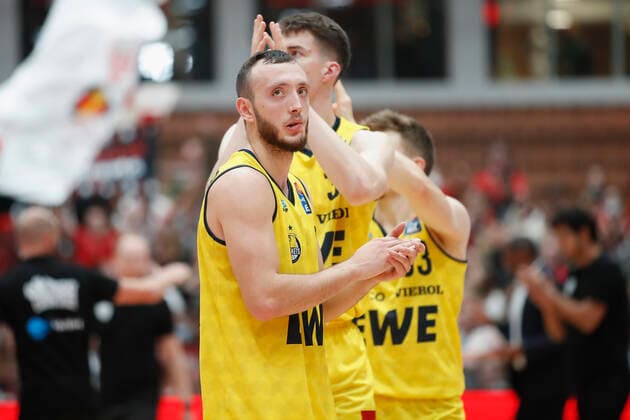 08 10 2021, Basketball, BBL Hauptrunde 2021 2022, 3 Spieltag, s Oliver Wuerzburg EWE Baskets Oldenburg, GER, Wuerzburg, s Oliver Arena Bild v li. Copyright: HMBxMedia xHeikoxBecker