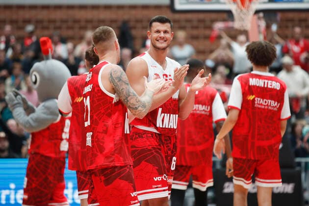 08 10 2021, Basketball, BBL Hauptrunde 2021 2022, 3 Spieltag, s Oliver Wuerzburg EWE Baskets Oldenburg, GER, Wuerzburg, s Oliver Arena Bild v li. Copyright: HMBxMedia xHeikoxBecker