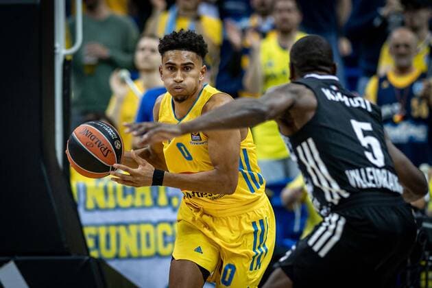Basketball Berlin 08 10 2021 Season 2021 2022 EuroLeague Regular Season Alba Berlin LDLC ASVEL Villeurbanne Maodo Lo Alba Berlin, No 00 Charles Kahudi Villeurbanne, No 05