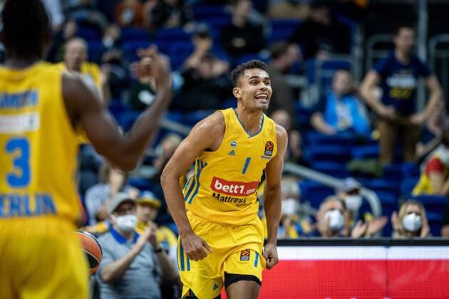 Basketball Berlin 08 10 2021 Season 2021 2022 EuroLeague Regular Season Alba Berlin LDLC ASVEL Villeurbanne Oscar Da Silva Alba Berlin, No 01 cheer