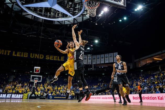 Basketball Berlin 08 10 2021 Season 2021 2022 EuroLeague Regular Season Alba Berlin LDLC ASVEL Villeurbanne Oscar Da Silva Alba Berlin, No 01 Dylan Osetkowski Villeurbanne, No 21