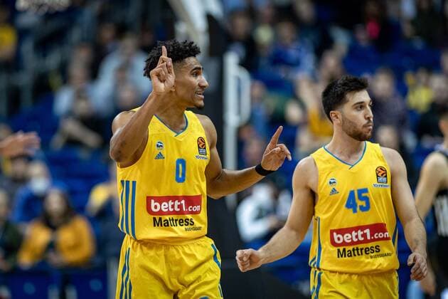 Basketball Berlin 08 10 2021 Season 2021 2022 EuroLeague Regular Season Alba Berlin LDLC ASVEL Villeurbanne Maodo Lo Alba Berlin, No 00 Tamir Blatt Alba Berlin, No 45