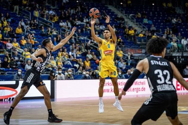 Basketball Berlin 08 10 2021 Season 2021 2022 EuroLeague Regular Season Alba Berlin LDLC ASVEL Villeurbanne Maodo Lo Alba Berlin, No 00 William Howard Villeurbanne, No 25