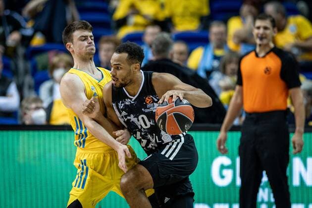 Basketball Berlin 08 10 2021 Season 2021 2022 EuroLeague Regular Season Alba Berlin LDLC ASVEL Villeurbanne Elie Okobo Villeurbanne, No 00 Jonas Mattisseck Alba Berlin, No 09
