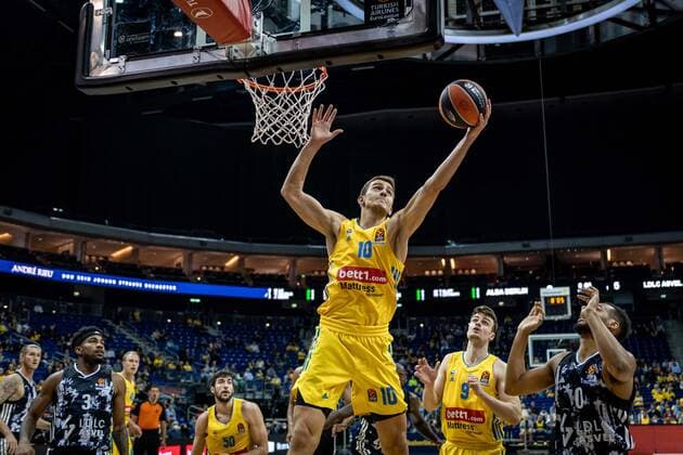 Basketball Berlin 08 10 2021 Season 2021 2022 EuroLeague Regular Season Alba Berlin LDLC ASVEL Villeurbanne Tim Schneider Alba Berlin, No 10