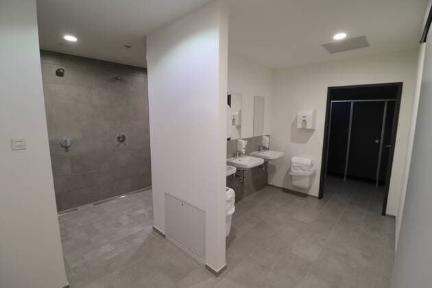 View into the sanitary rooms of the new Europapark Stadium of SC Freiburg Press visit Europa Park Stadium Freiburg Press visit Europa Park Stadium Freiburg Freiburg Copyright: xHahnex Eibner-Pressefotox EP_joha
