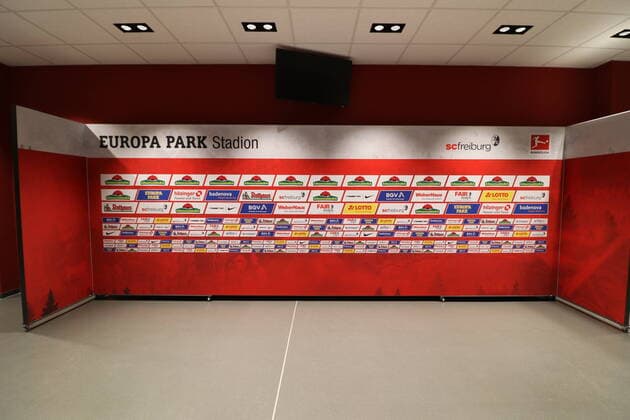 In the new Europa Park stadium, there are various mixed zones where players, coaches and officials meet to exchange information with media representatives from the press, radio and television Press tour of the Europa Park stadium Freiburg Freiburg Copyright: xHahnex Eibner-Pressefotox EP_joha