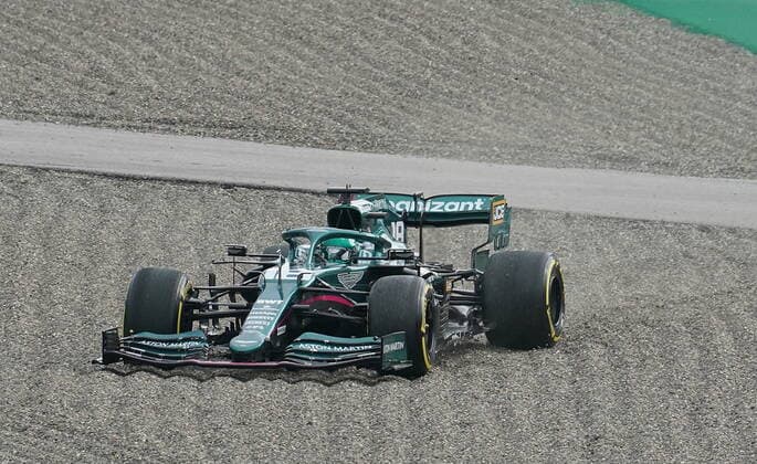Formula 1 Turkish Grand Prix 2021 09 10 2021, Istanbul Park Circuit, Istanbul, Formula 1 Turkish Grand Prix 2021 ,in the picture Lance Stroll CAN 18 , Aston Martin Cognizant Formula One Team brakes in the first turn nordphotoxGmbHx xBratic nph00250