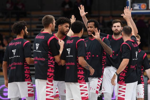 BG Göttingen Telekom Baskets Bonn 09 10 2021, Basketball Bundesliga, 2021 2022 season, 3 match day, BG Göttingen Telekom Baskets Bonn Bonn players clap off Göttingen Lower Saxony Germany.