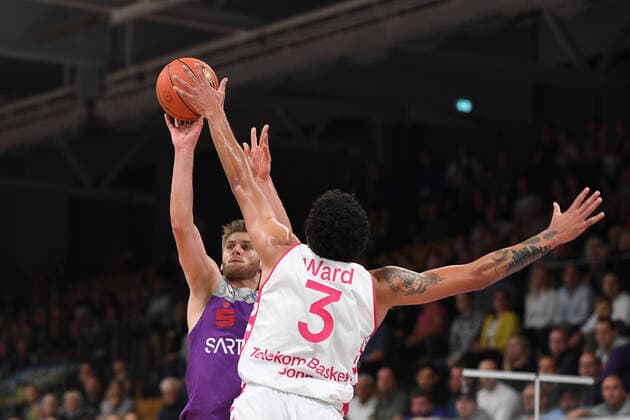 BG Göttingen Telekom Baskets Bonn 09 10 2021, Basketball Bundesliga, 2021 2022 season, 3 match day, BG Göttingen Telekom Baskets Bonn Göttingens Mathis Mönninghoff l plays against Bonns Tyson Ward Göttingen Lower Saxony Germany.