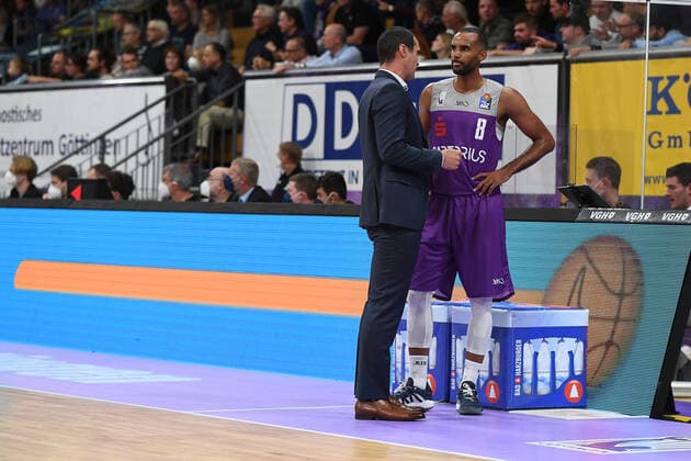 BG Göttingen Telekom Baskets Bonn 09 10 2021, Basketball Bundesliga, 2021 2022 season, 3 match day, BG Göttingen Telekom Baskets Bonn Göttingens Akeem Vargas r with Göttingen coach Roel Moors Göttingen Lower Saxony Germany.