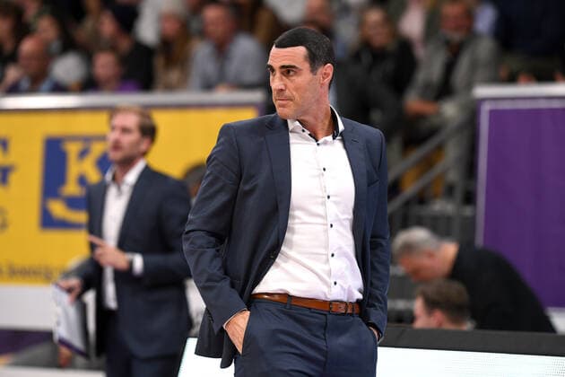 BG Göttingen Telekom Baskets Bonn 09 10 2021, Basketball Bundesliga, 2021 2022 season, 3 match day, BG Göttingen Telekom Baskets Bonn Göttingen coach Roel Moors r and Göttingen co-coach Olivier Foucart Göttingen Lower Saxony Germany.