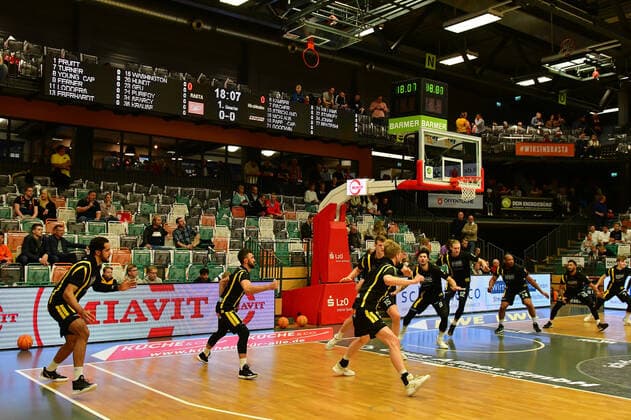Knights at warmup before the game Basketball, BARMER 2 Basketball Bundesliga, season 2020 21, RASTA Vechta VfL Kirchheim Knights, 9 10 2021, 4 matchday, Rasta Dome Vechta. Copyright: xWenzel Eibner-Pressefotox RVA