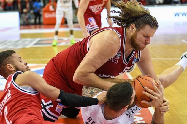 Kendale McCullum, John Bryant, Phillip Heyden 3 Spieltag, Basketball Bundesliga, Basketball Saison 2021 2022, Germany, easyCredit BBL, Germany, Giessen 46ers, giessen red, men, Jobstairs GIESSEN 46ers MLP Academics Heidelberg, men, Heidelberg in white