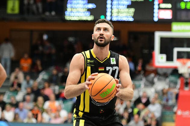 Besnik Bekteshi VfL Kirchheim Knights 77 Basketball, BARMER 2 Basketball Bundesliga, season 2020 21, RASTA Vechta VfL Kirchheim Knights, 9 10 2021, 4 matchday, Rasta Dome Vechta. Copyright: xWenzel Eibner-Pressefotox RVA