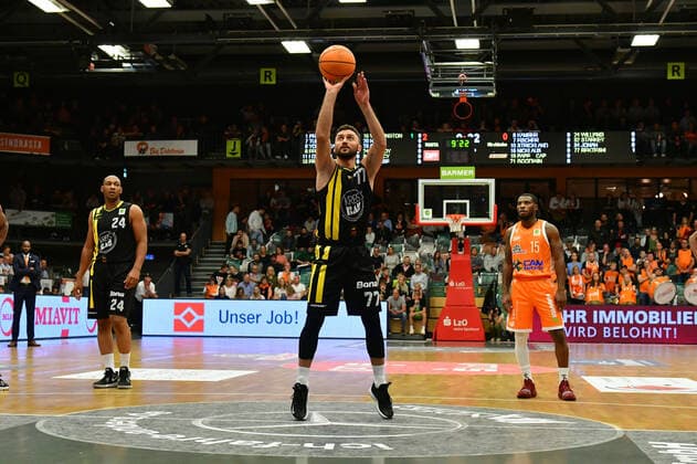 Besnik Bekteshi VfL Kirchheim Knights 77 Basketball, BARMER 2 Basketball Bundesliga, season 2020 21, RASTA Vechta VfL Kirchheim Knights, 9 10 2021, 4 matchday, Rasta Dome Vechta. Copyright: xWenzel Eibner-Pressefotox RVA