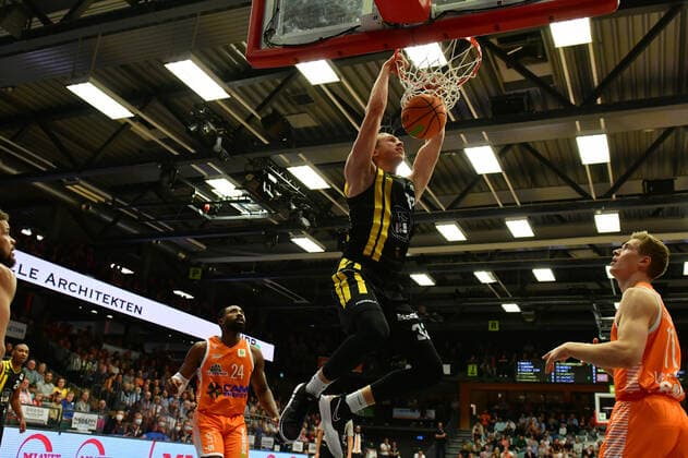 Noah Starkey VfL Kirchheim Knights 32 basketball, BARMER 2 Basketball Bundesliga, season 2020 21, RASTA Vechta VfL Kirchheim Knights, 9 10 2021, 4 matchday, Rasta Dome Vechta. Copyright: xWenzel Eibner-Pressefotox RVA