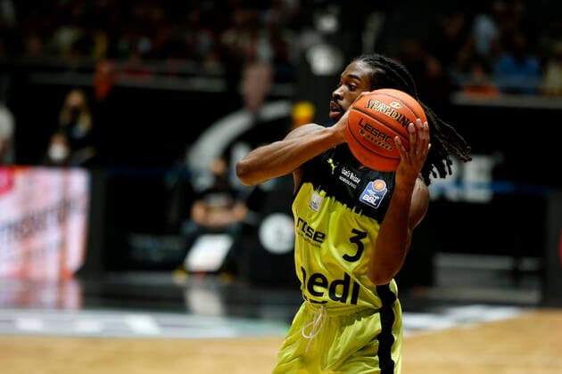 09 10 2021, easyCredit Basketball Bundesliga, BBL, 2021 2022 season, men, Chemnitz Niners Medi Bayreuth Marcus Thornton, Medi Bayreuth Chemnitz Fair Chemnitz Saxony Germany