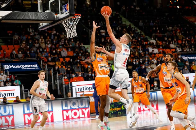 right Omar Prewitt Brose Bamberg, 04 left 04 Jaron Blossomgame ratiopharm Ulm ratiopharm Ulm Brose Bamberg, easyCredit Basketball Bundesliga, Season 2021 2022, 3 Matchday, Ulm, Germany, 09 10 2021, 0171 4157296 Copyright: DanielxLöb
