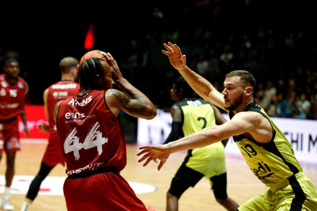 09 10 2021, easyCredit Basketball Bundesliga, BBL, 2021 2022 season, men, Chemnitz Niners Medi Bayreuth Darion Atkins, Niners Chemnitz, Martynas Sajus, Medi Bayreuth Chemnitz Messe Chemnitz Sachsen Germany