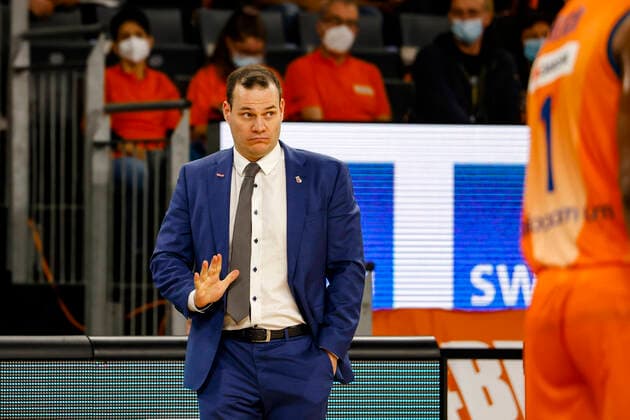 Head coach Johan Roijakkers Brose Bamberg ratiopharm Ulm Brose Bamberg, easyCredit Basketball Bundesliga, season 2021 2022, 3 matchday, Ulm, Germany, 09 10 2021, Copyright: DanielxLöb